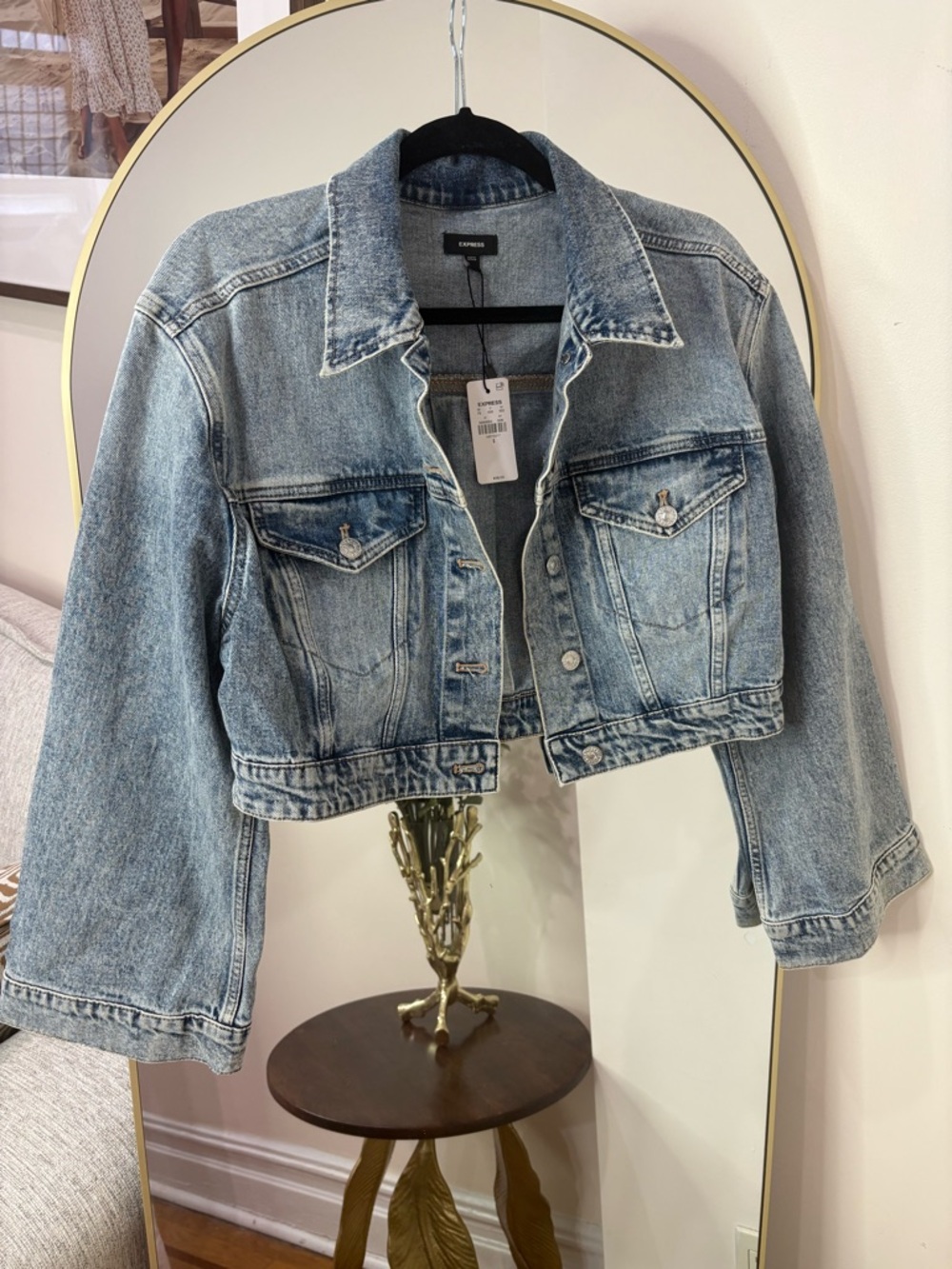 NWT EXPRESS Cropped Light Wash Denim Jacket WITH WIDE SLEEVES - Picture 3 of 7